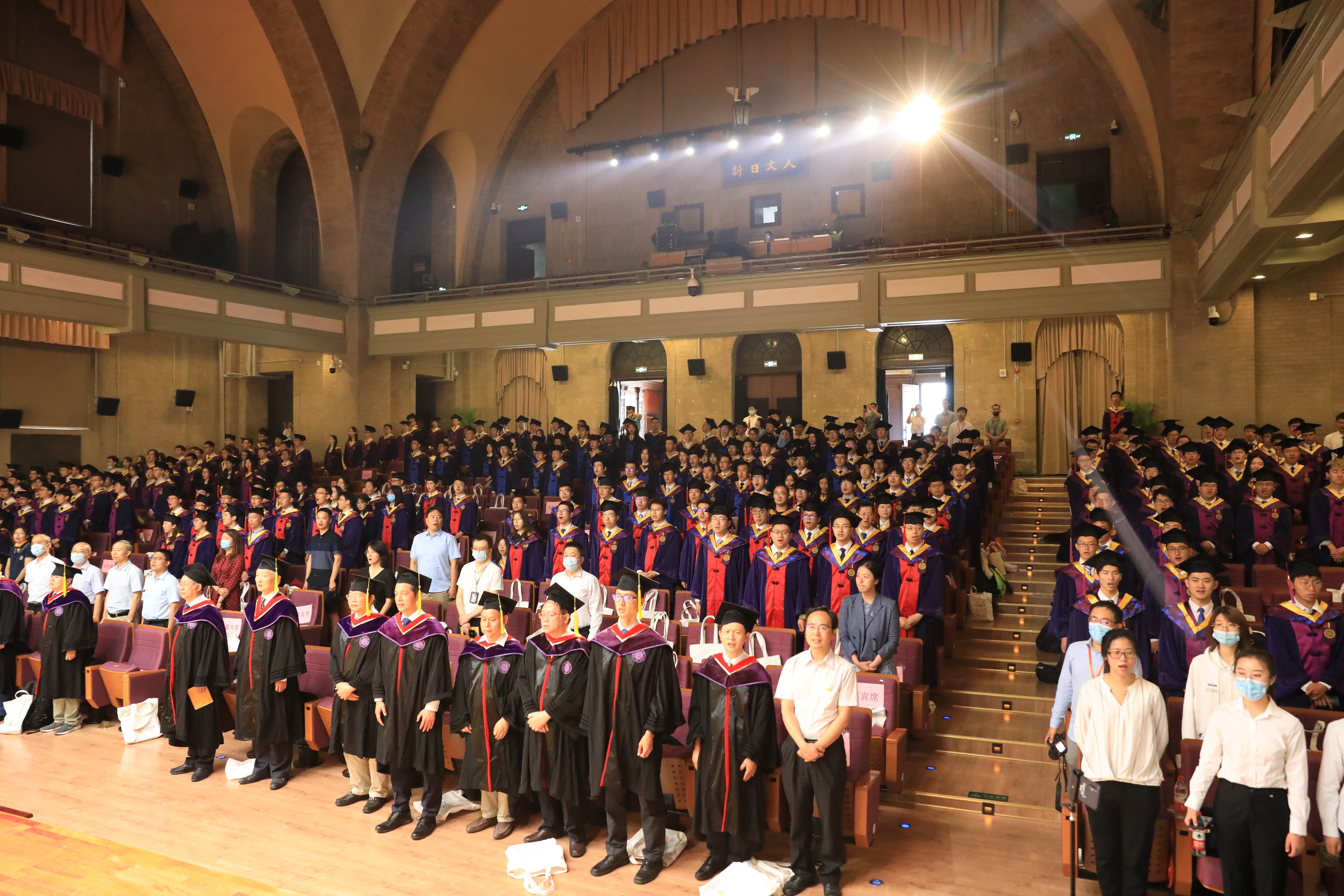 1625208038708091874.jpg 20210625-2021年毕业典礼-未知-起立唱校歌-min.jpg