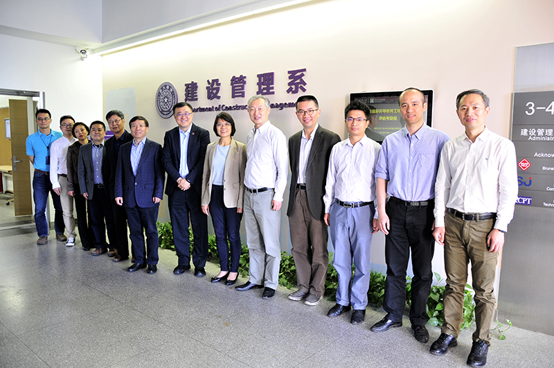 1558622752203009106.jpg 评估专家组与参会人员合影.jpg