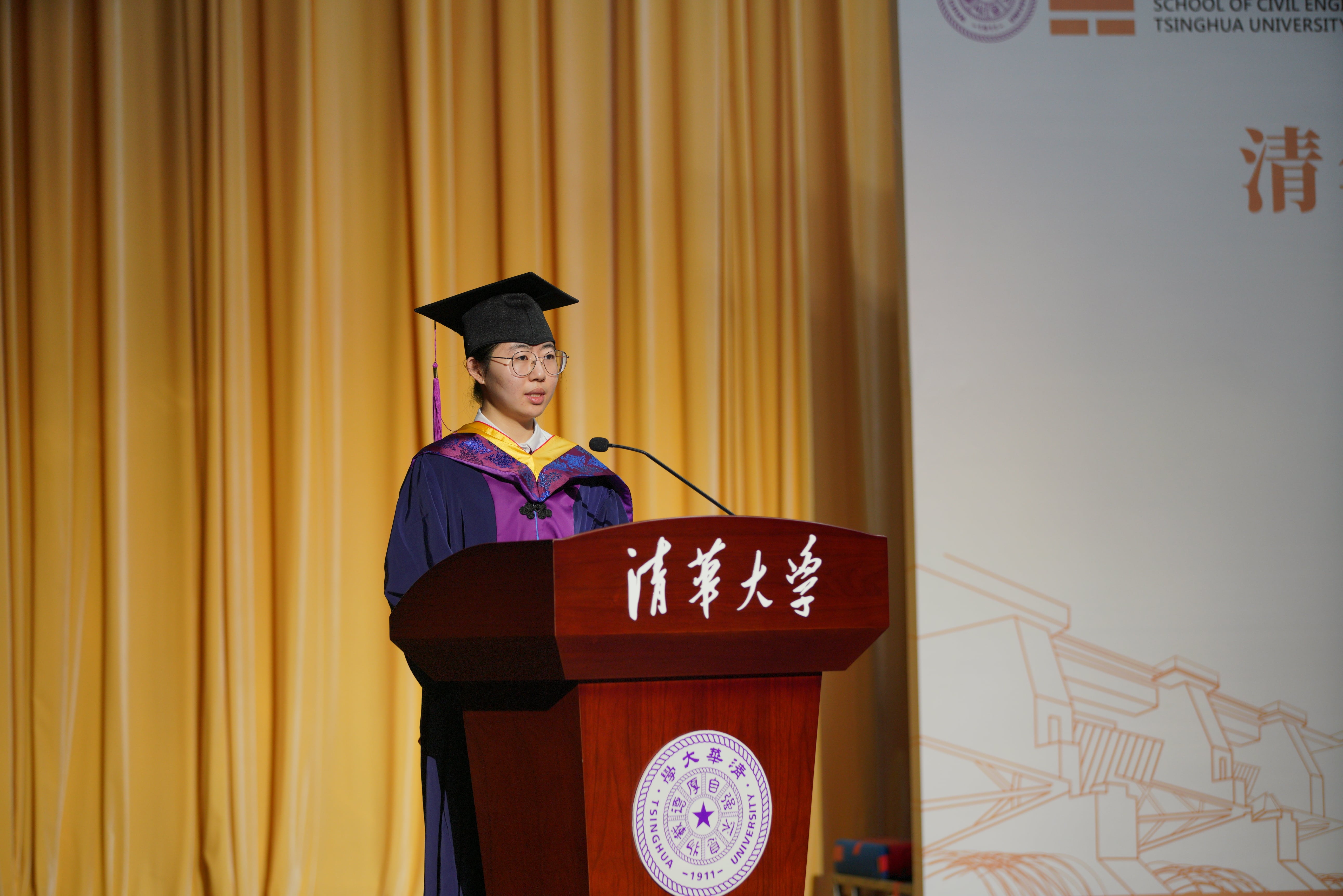 1625207668961079204.jpg 20210625-2021年毕业典礼-未知-本科学生代表刘素嘉发言-min.jpg