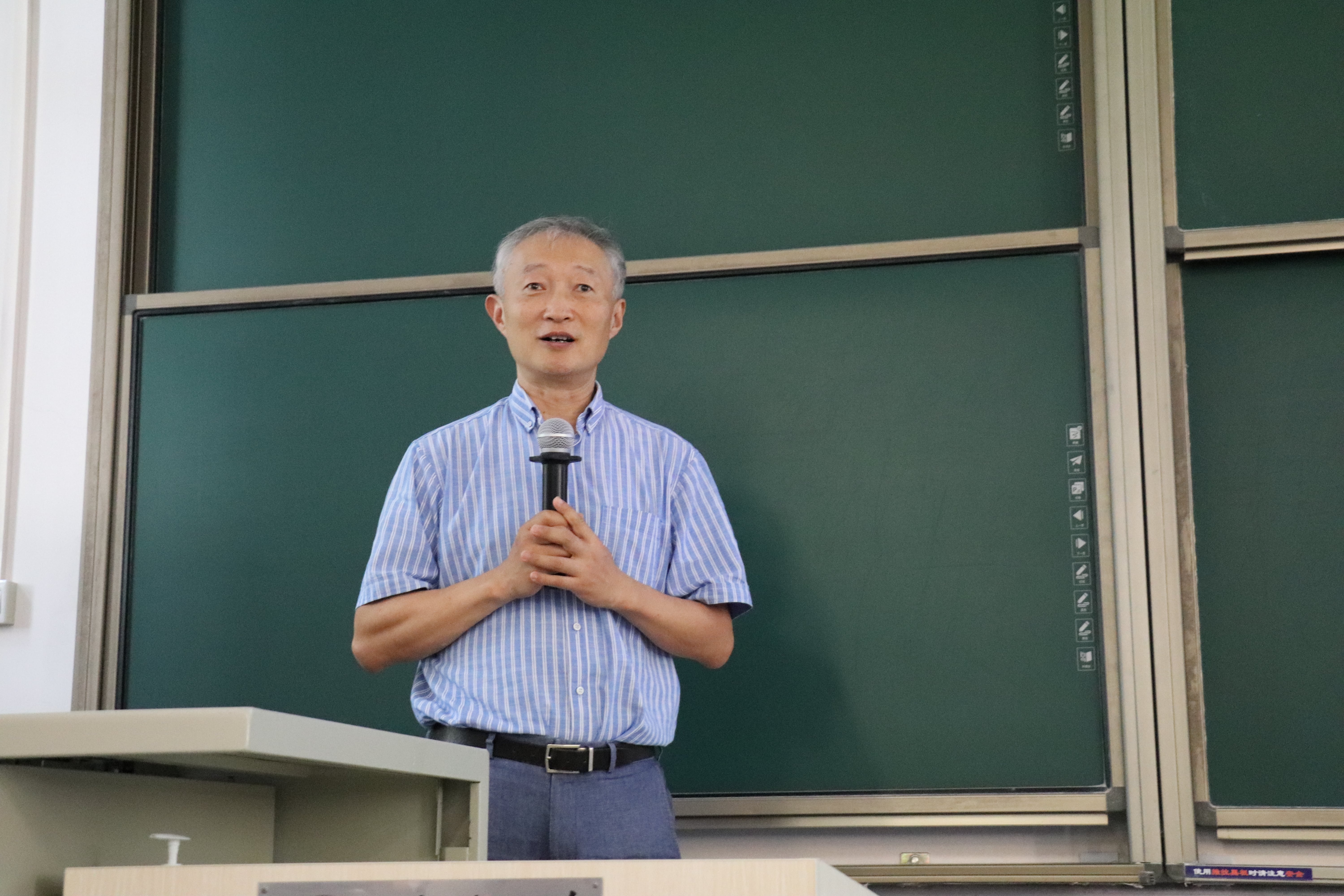 1631761019749099100.jpg 20210903-2021级本科生迎新会-未知-方东平发言-min.jpg