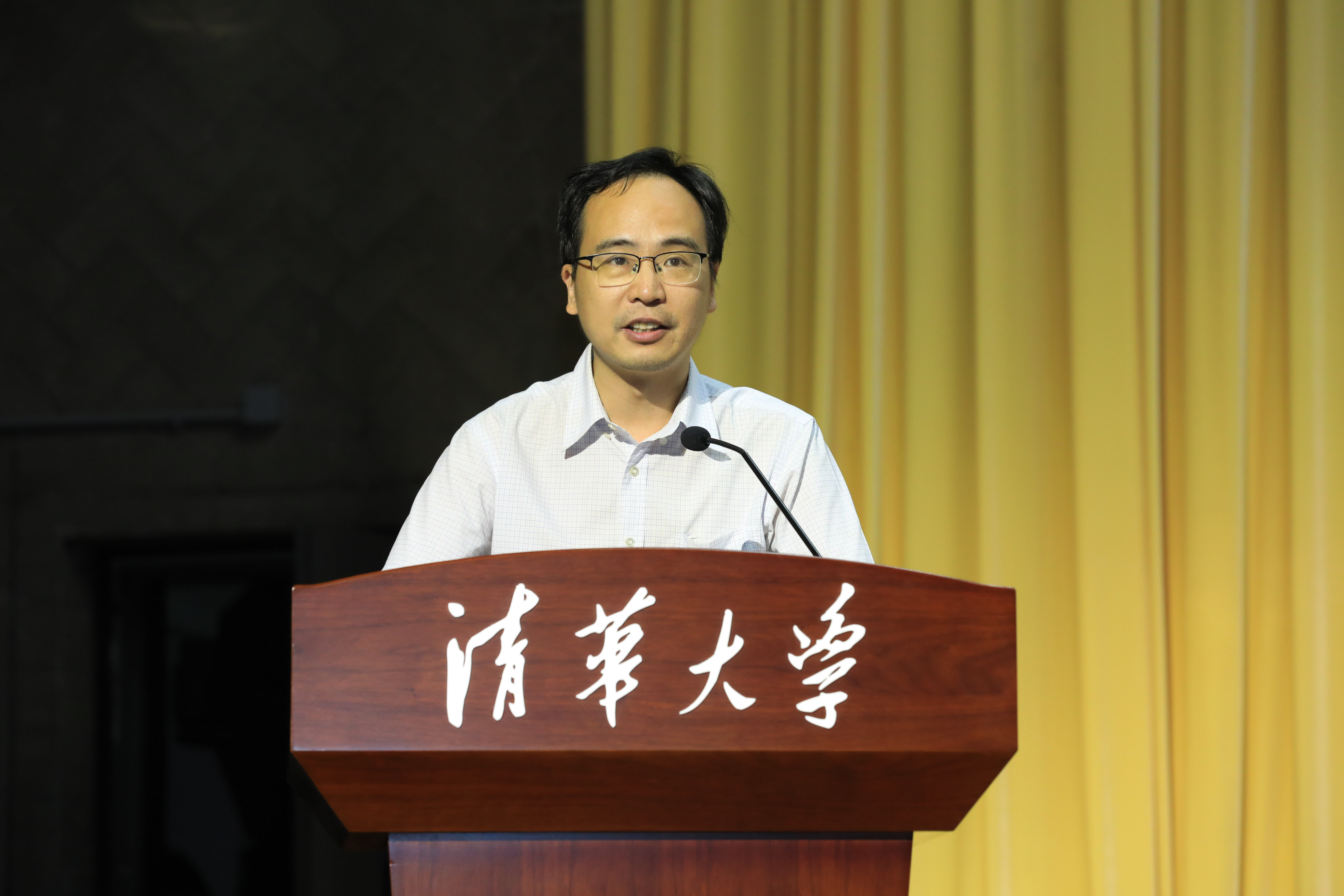 1625207842732071110.jpg 20210625-2021年毕业典礼-未知-校友代表张冲发言-min.jpg